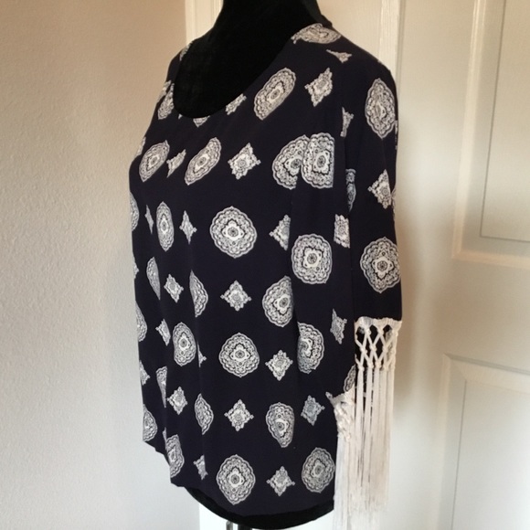 Le Lis navy and white medallion print blouse with fringe sleeves - Picture 2 of 10